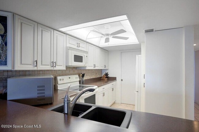 Building Photo - 555 Jackson Ave