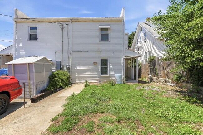 Building Photo - This well-maintained 4-bedroom, 2-bath duplex offers a spacious layout with all the comforts of h...