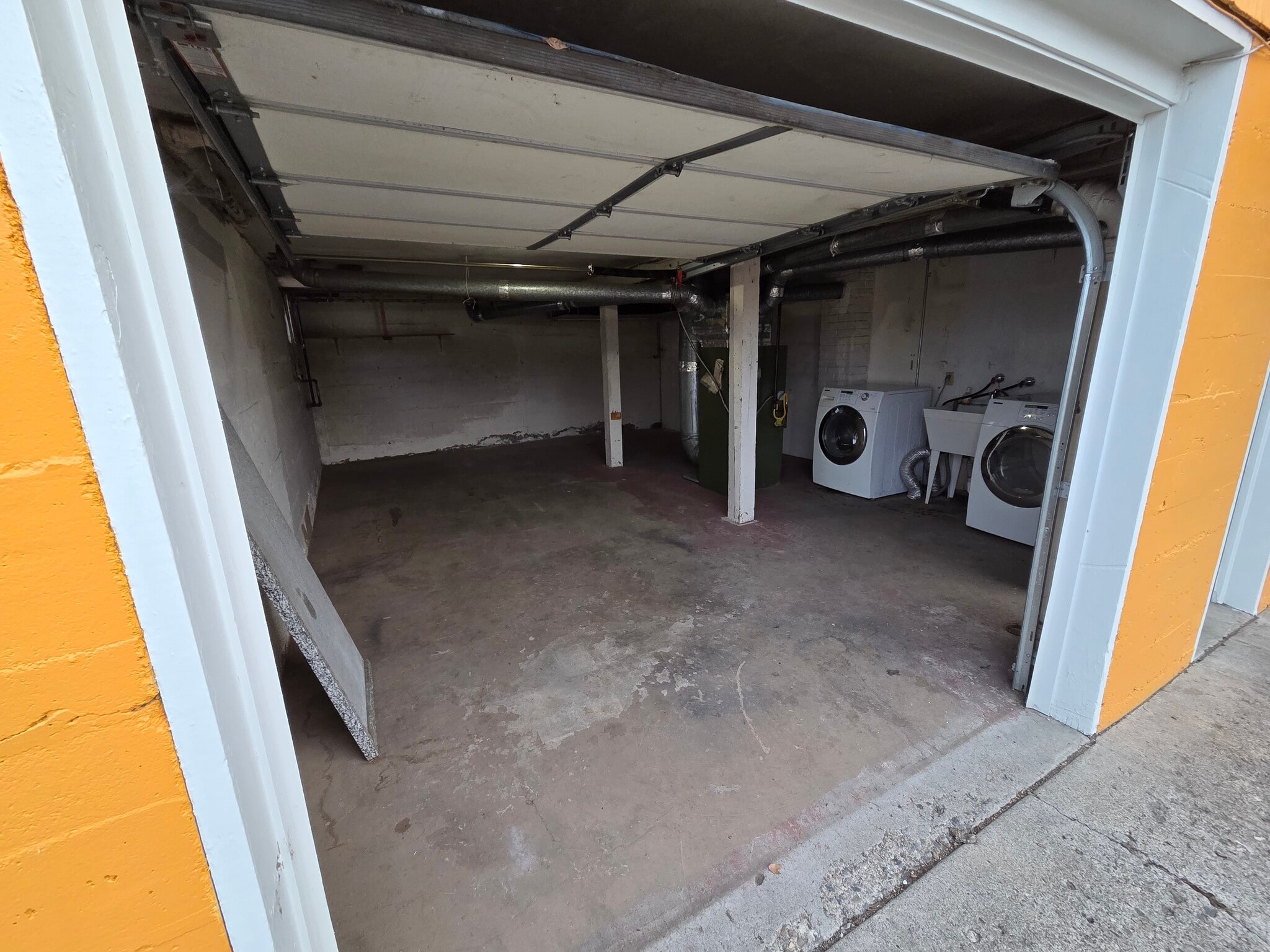 Building Photo - 849 Roberts St