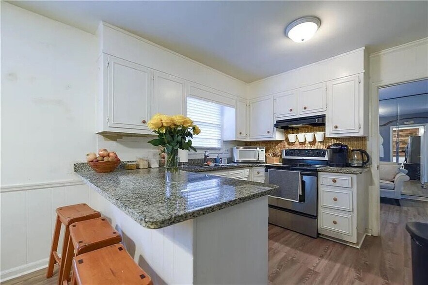 Building Photo - 3280 Devilla Trce