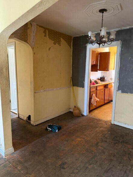 Building Photo - 2072 Coleridge Dr