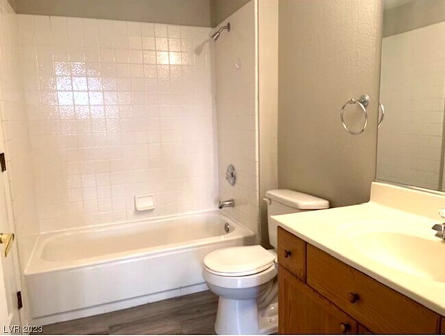 Building Photo - 352 Pine Haven St