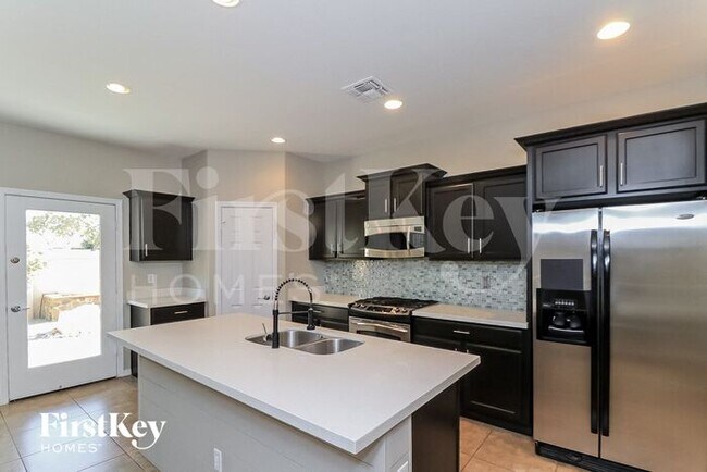 Building Photo - 4741 S Antonio