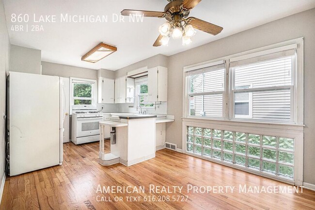 Building Photo - 860 Lake Michigan Dr NW