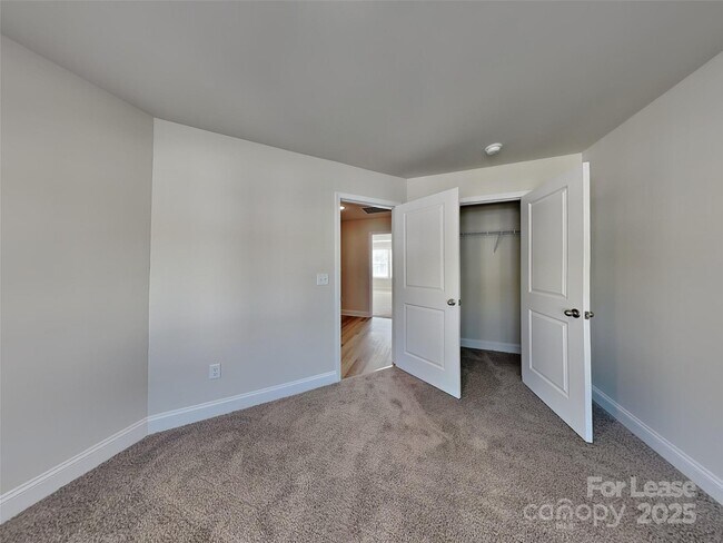 Building Photo - 212 Queenshall Rd