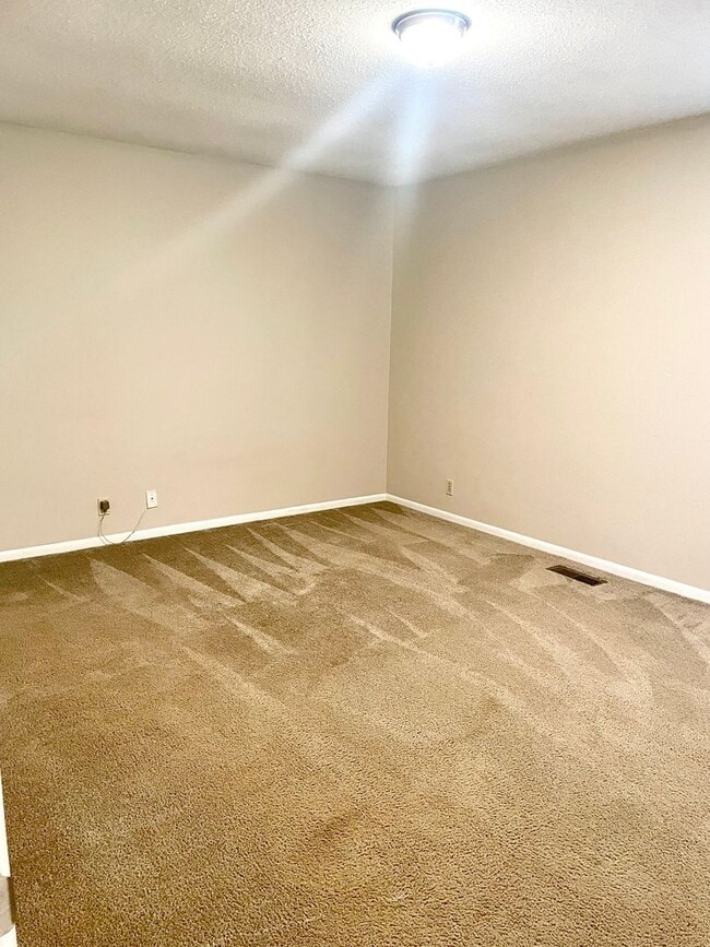 Building Photo - ****COMING SOON**** 2 Bedroom, 1.5 Bath in...