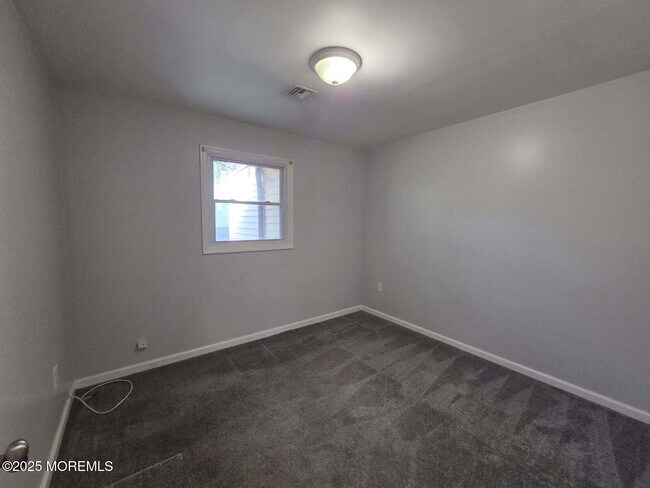 Building Photo - 219 Dock St