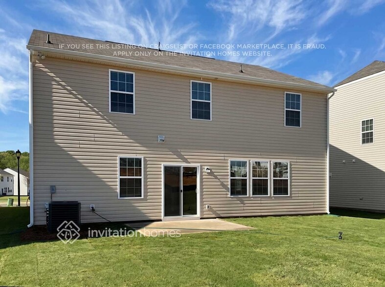 Building Photo - 7370 Echoing Hls Ln