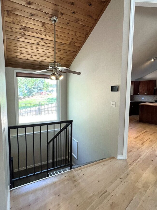 Building Photo - Fantastic 4 bed 3 bath home in the Highlan...