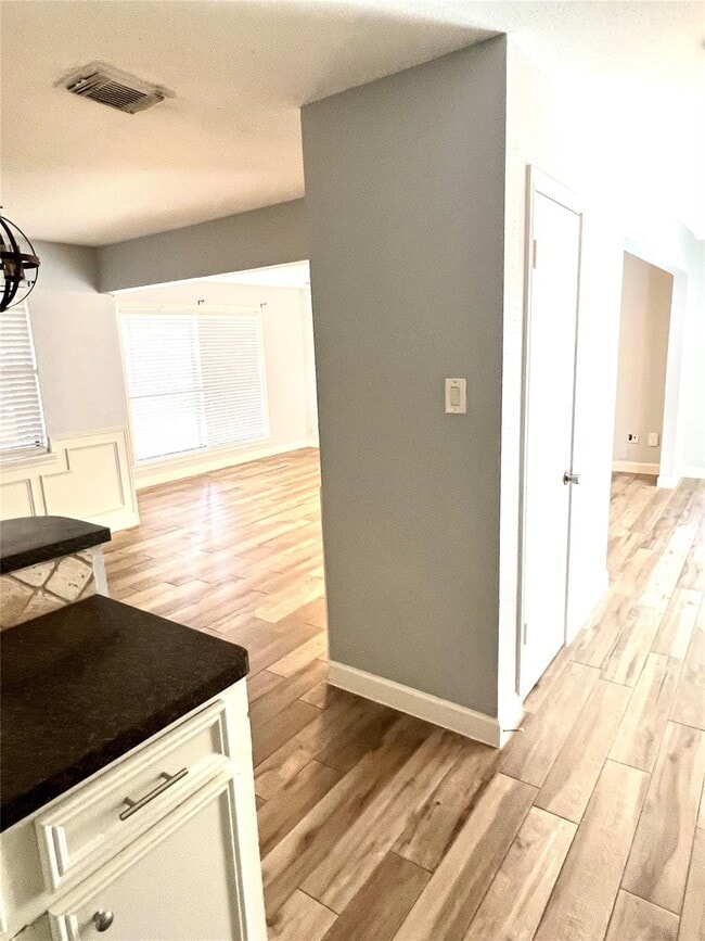 Building Photo - 2719 Tinechester Dr