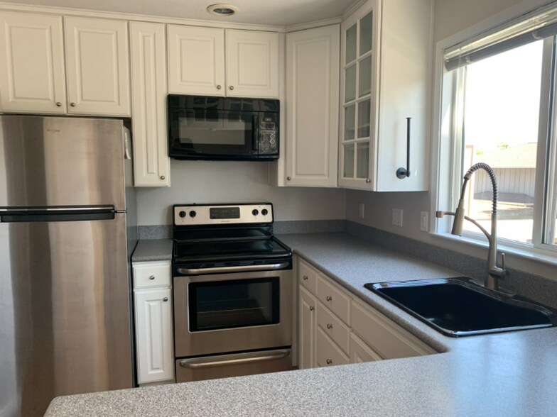 Building Photo - 103 Sunset Cir