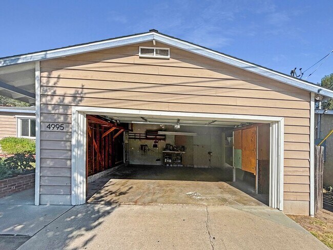 Building Photo - Beautiful 5BD/3BA House Near SDSU W/ W/D, ...
