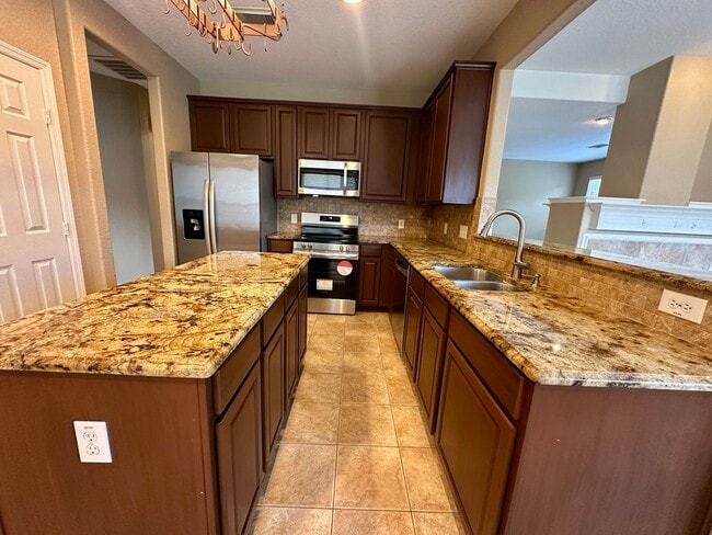Building Photo - For Lease | 4 Bed, 2 Bath |2,280 Sq Ft | C...