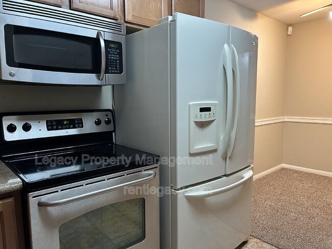 Building Photo - 3715 Tallyho Dr