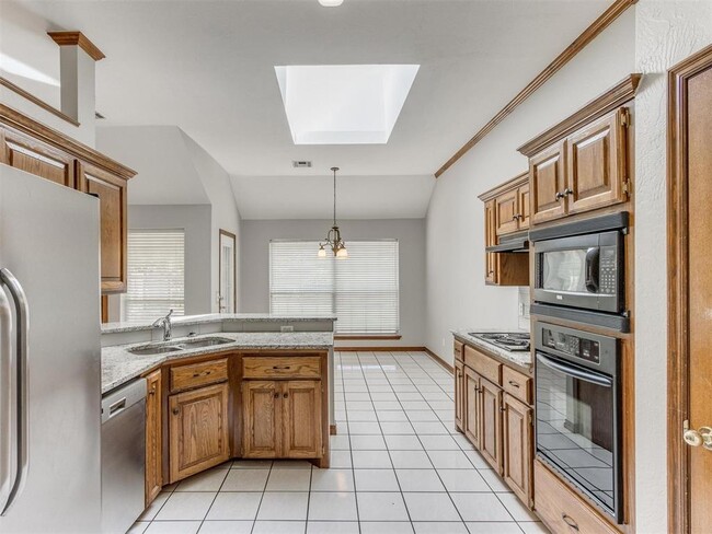 Building Photo - 3921 Brownwood Ln