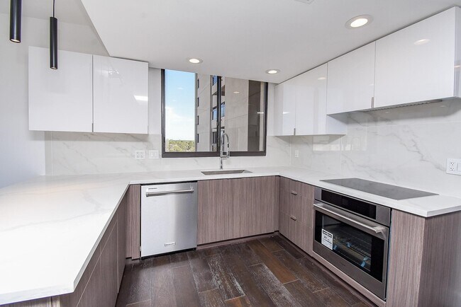 Building Photo - 49 Briar Hollow Ln