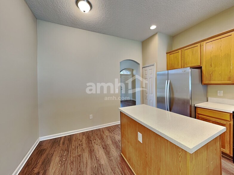 Building Photo - 9177 Prosperity Lake Dr