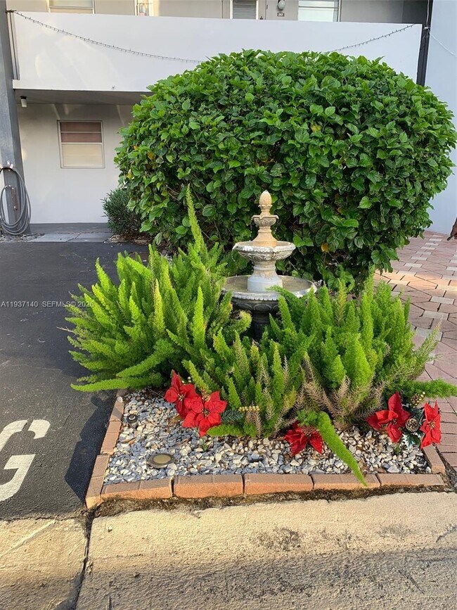 Building Photo - 7797 Golf Cir Dr