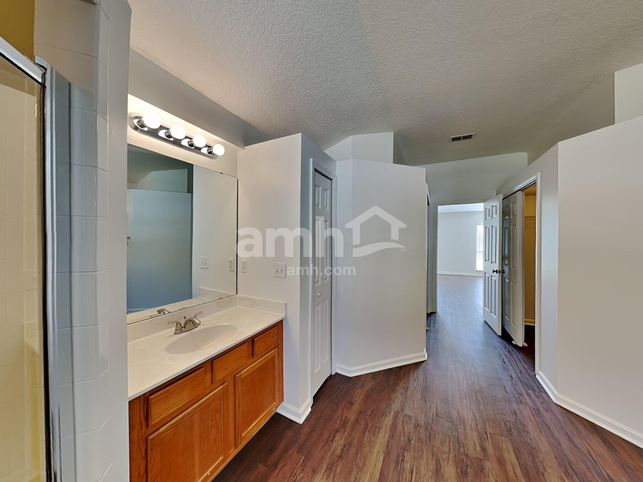 Building Photo - 341 Diana Ct