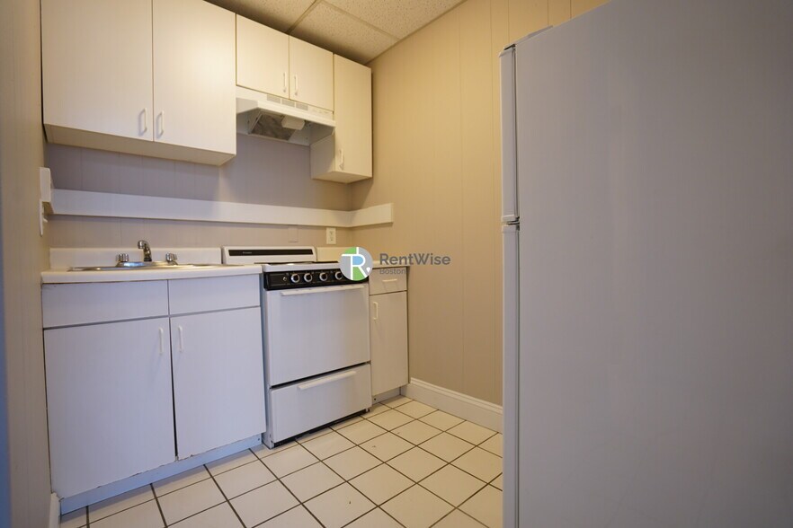 Building Photo - 1055 Beacon St