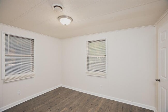 Building Photo - 2555 Lloyd Rd