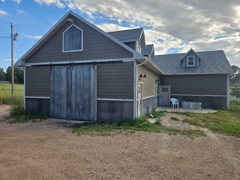 Building Photo - 10032 E Meadow Run