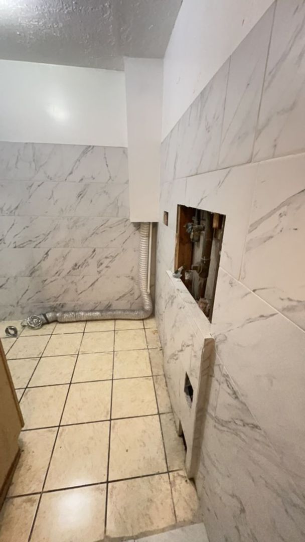 Building Photo - Remodeled Bungalow Style Home w/ Basement