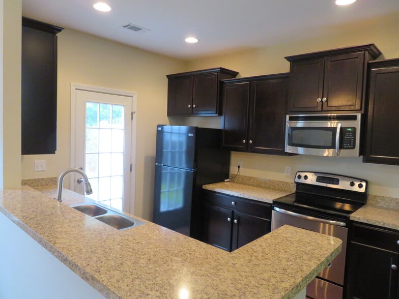 Dining at the breakfast bar, overlooking the Kitchen to French door to backyard - 2496 Stadium Dr
