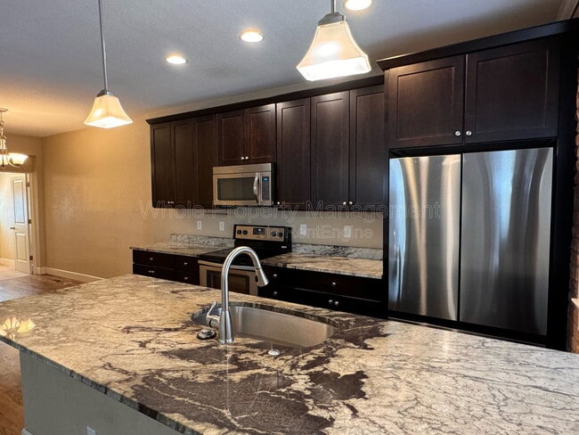 Building Photo - 2118 E 21st Ave