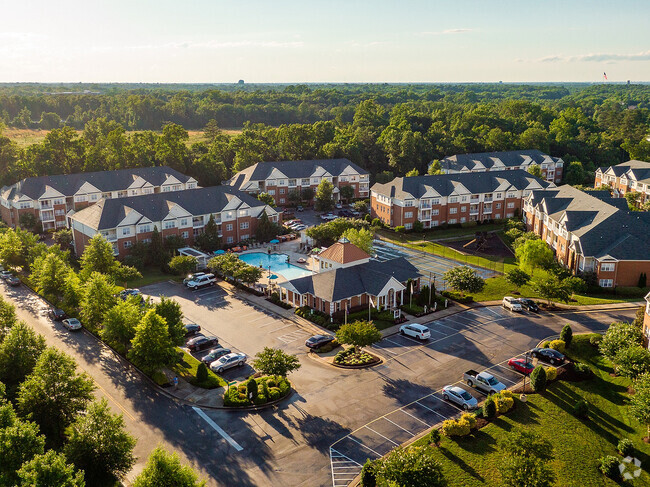 Building Photo - White Oak