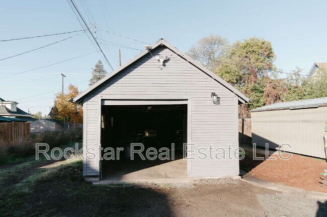 Building Photo - 1307 W Cleveland Ave