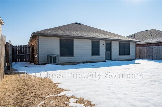 Building Photo - 1708 Burgundy Dr