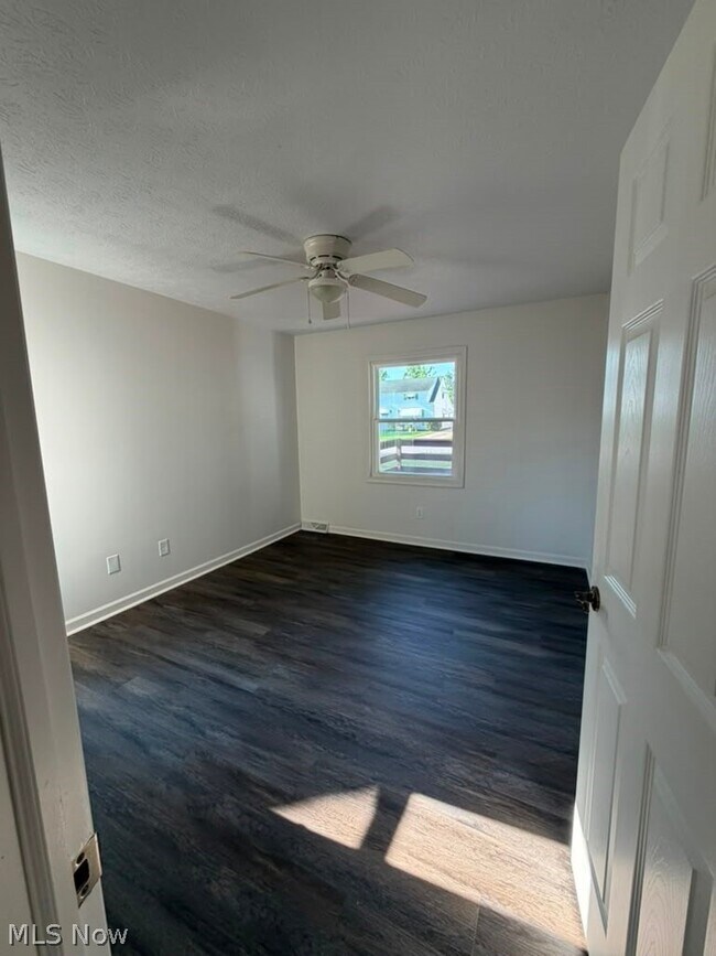 Building Photo - 26381 Drakefield Ave