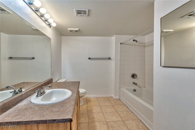 Building Photo - 45 Maleena Mesa St