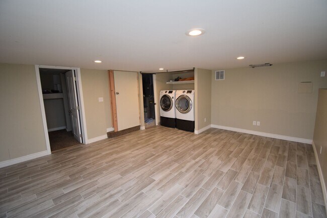 Building Photo - 1373 S 200 E