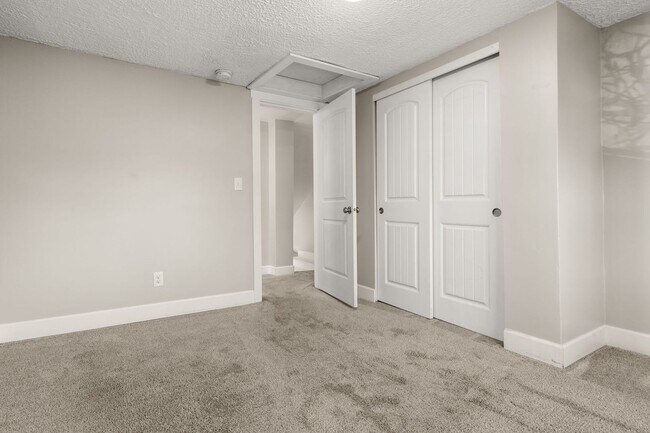 Building Photo - 8334 SE Taylor Ct