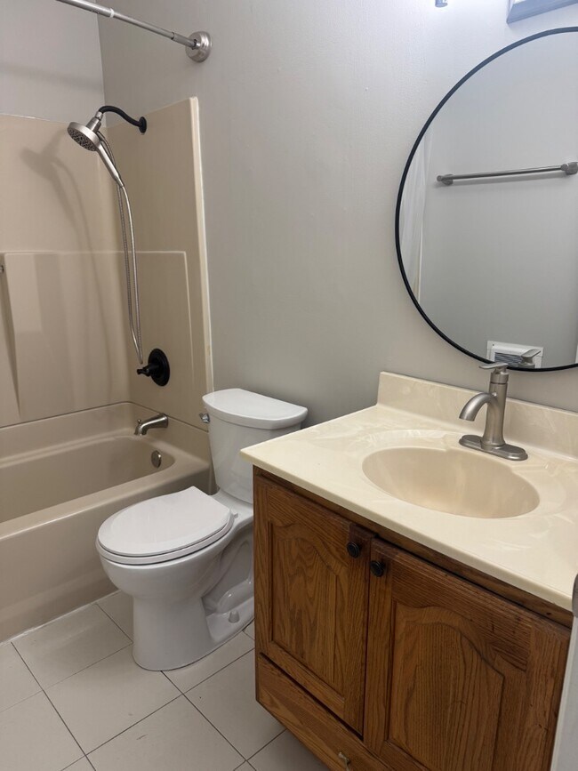 Building Photo - 4837 Greenfield Dr