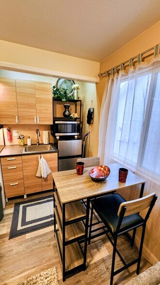 Building Photo - 371 Cardinal Ave