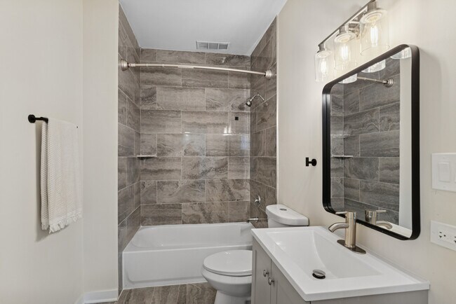 Building Photo - 515 George Ave