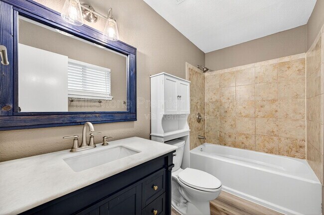 Building Photo - 112 S Wood Ave