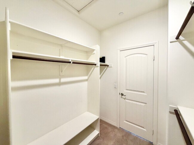 Building Photo - Move-In Ready 2 Bedroom 2.5 Bathroom Condo with LOFT & 2 Car Garage