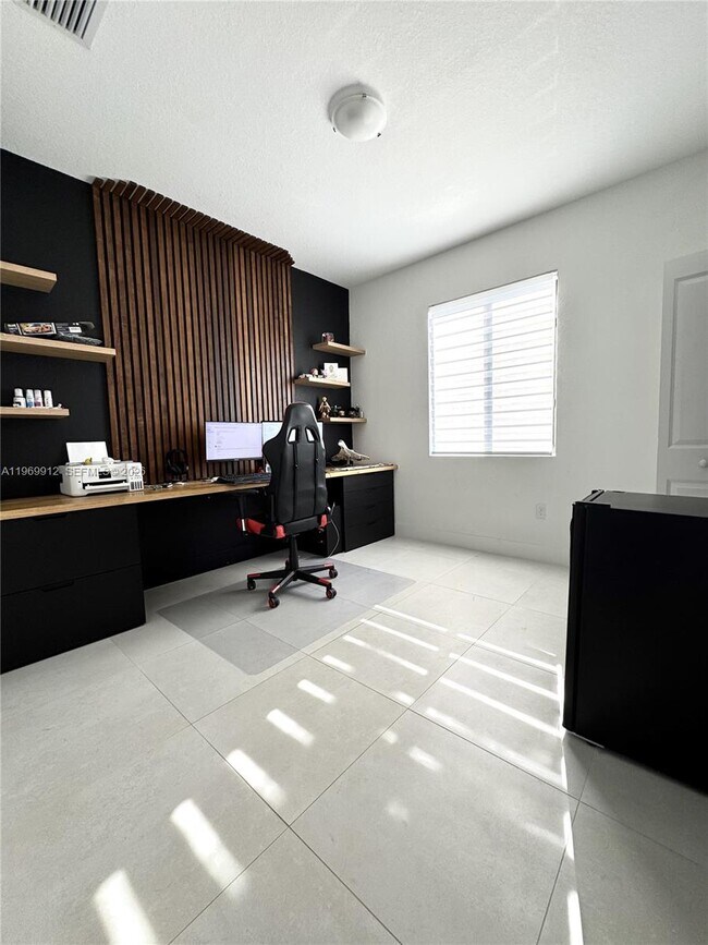 Building Photo - 13627 SW 157th Ct