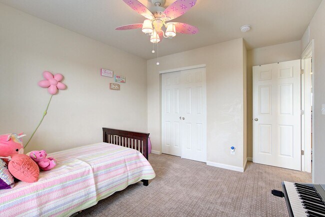 Building Photo - Bright, Spacious & Full of Charm Inside an...