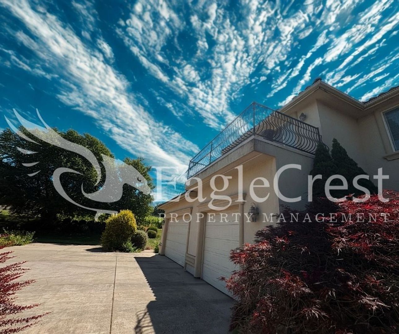Building Photo - Luxury Bella Terra Estate with Mountain & Vineyard Views
