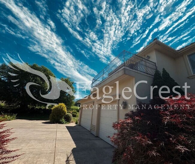 Building Photo - Luxury Bella Terra Estate with Mountain & Vineyard Views