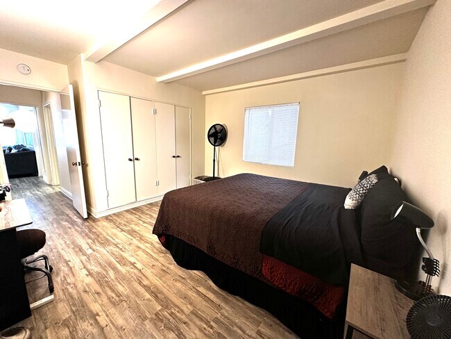 Building Photo - 2504 Alma Ave