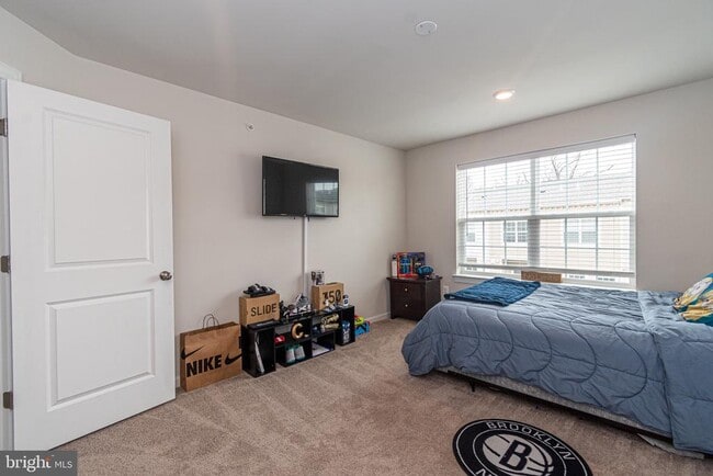 Building Photo - 9637 Block St