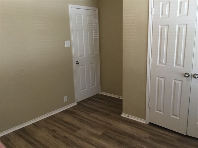 Building Photo - 1804 Heron Dr