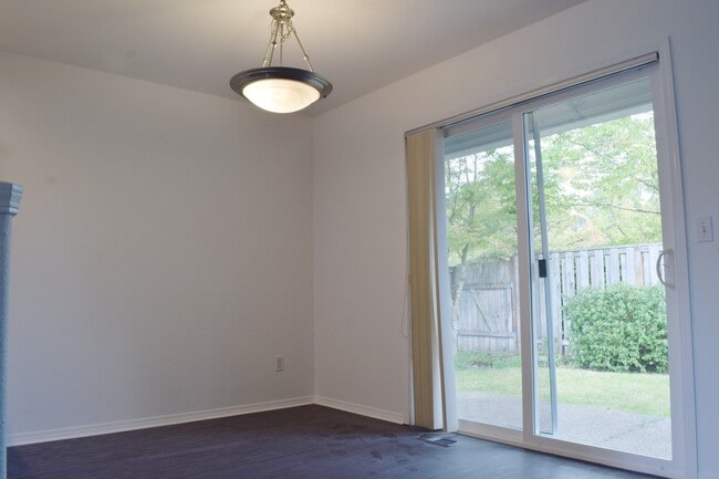 Building Photo - Beautiful, 3 Bed 1.5 Bath Home In Willamet...