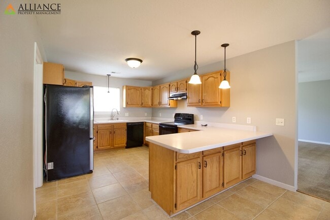 Building Photo - Beautiful 4 Bedroom - 2 Bath Home Close to Flint Hills Christian School!